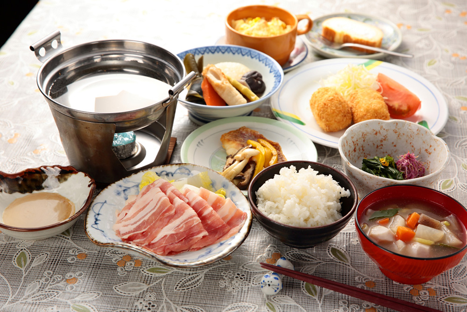 日替わりの鍋を中心とした夕食